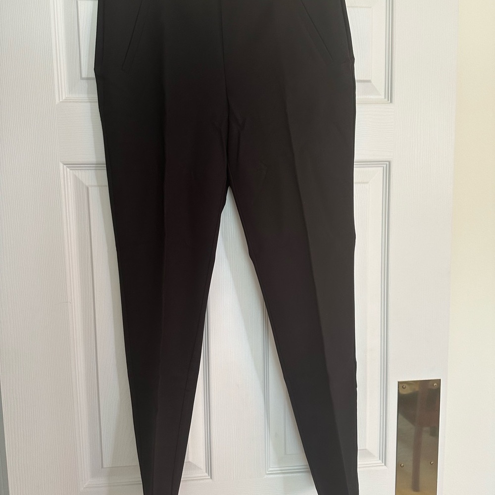 Chicos size 1R new with tags, so slimming, 360 Juliet, side vent ankle pant
